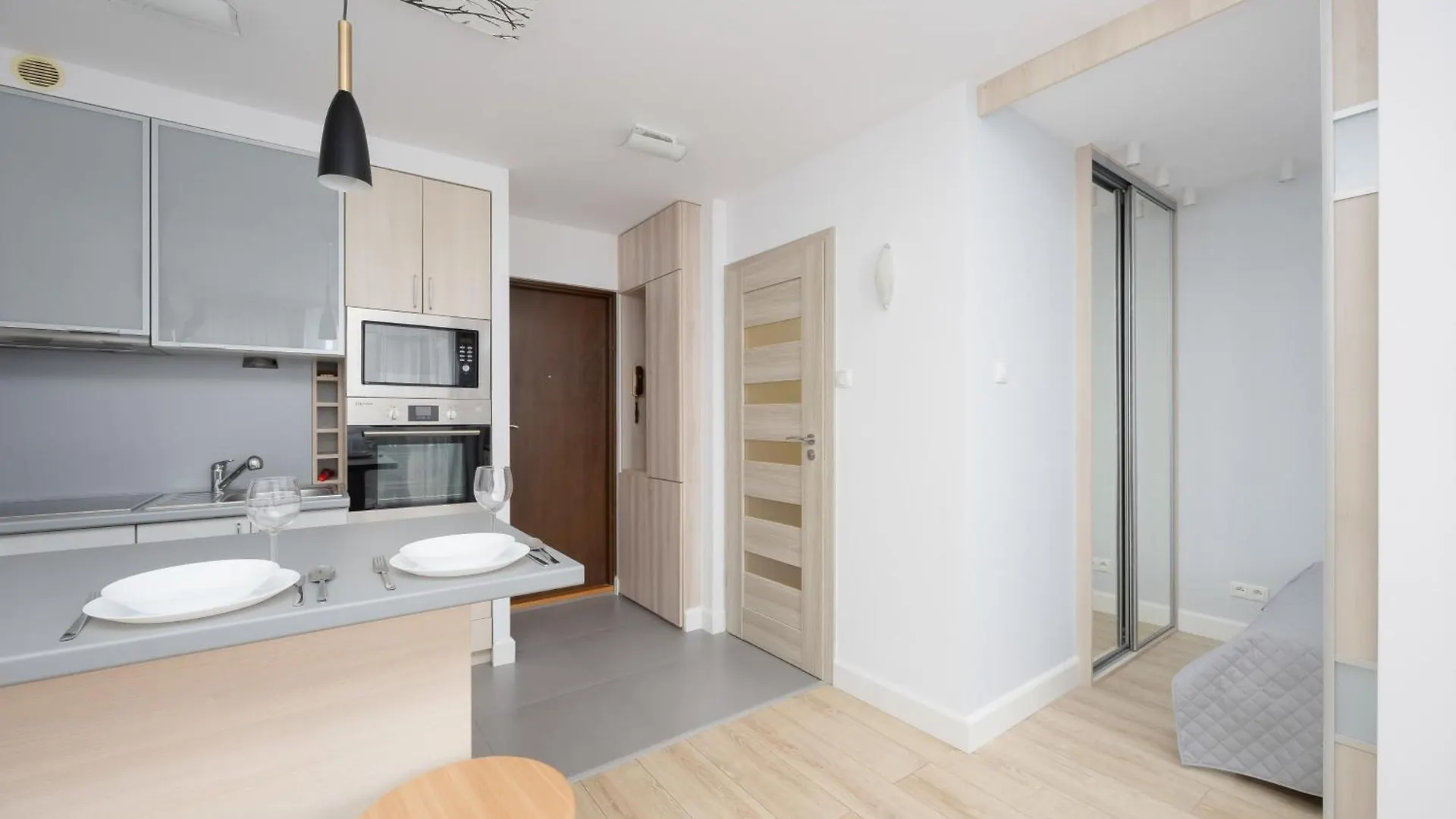 Chlodna Apartments With A City View Wola By Noclegi Renters Warschau